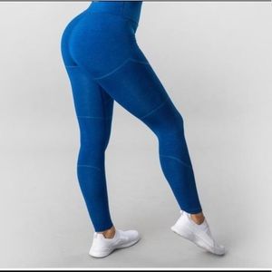 Alphalete Revival Leggins in Sonic Blue